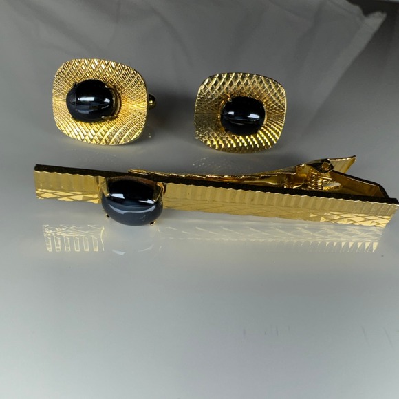 Taiwan Jewelry Gold Tone Black Cufflinks and‎ Tie Clip Set - Picture 13 of 16